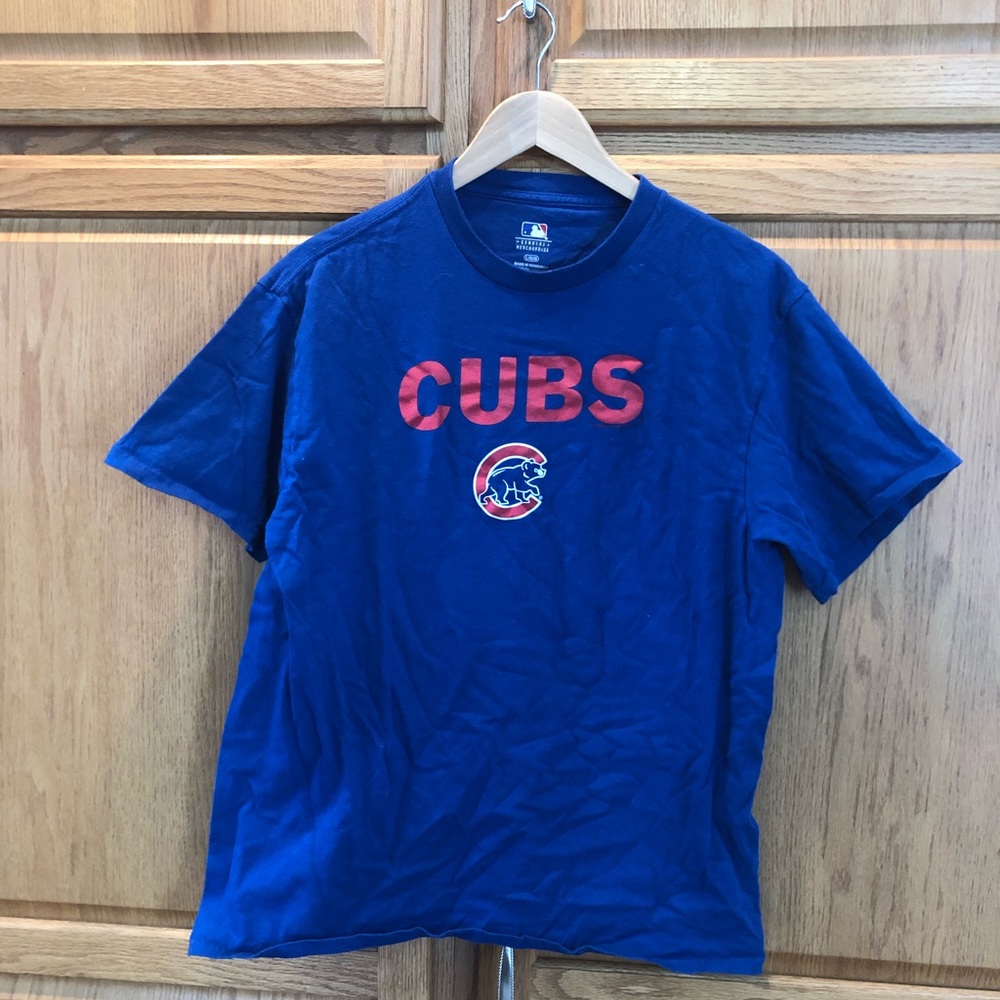 Never worn Men’s Chicago Cubs Shirt